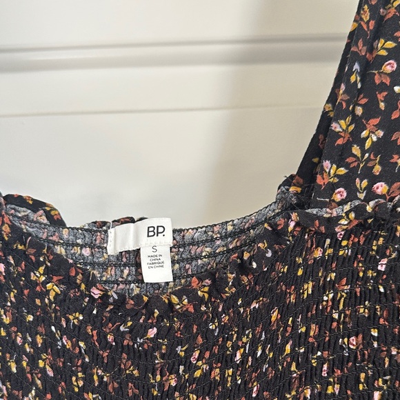 B.P. Floral Black Smocked Crop Top Size S - Picture 4 of 4